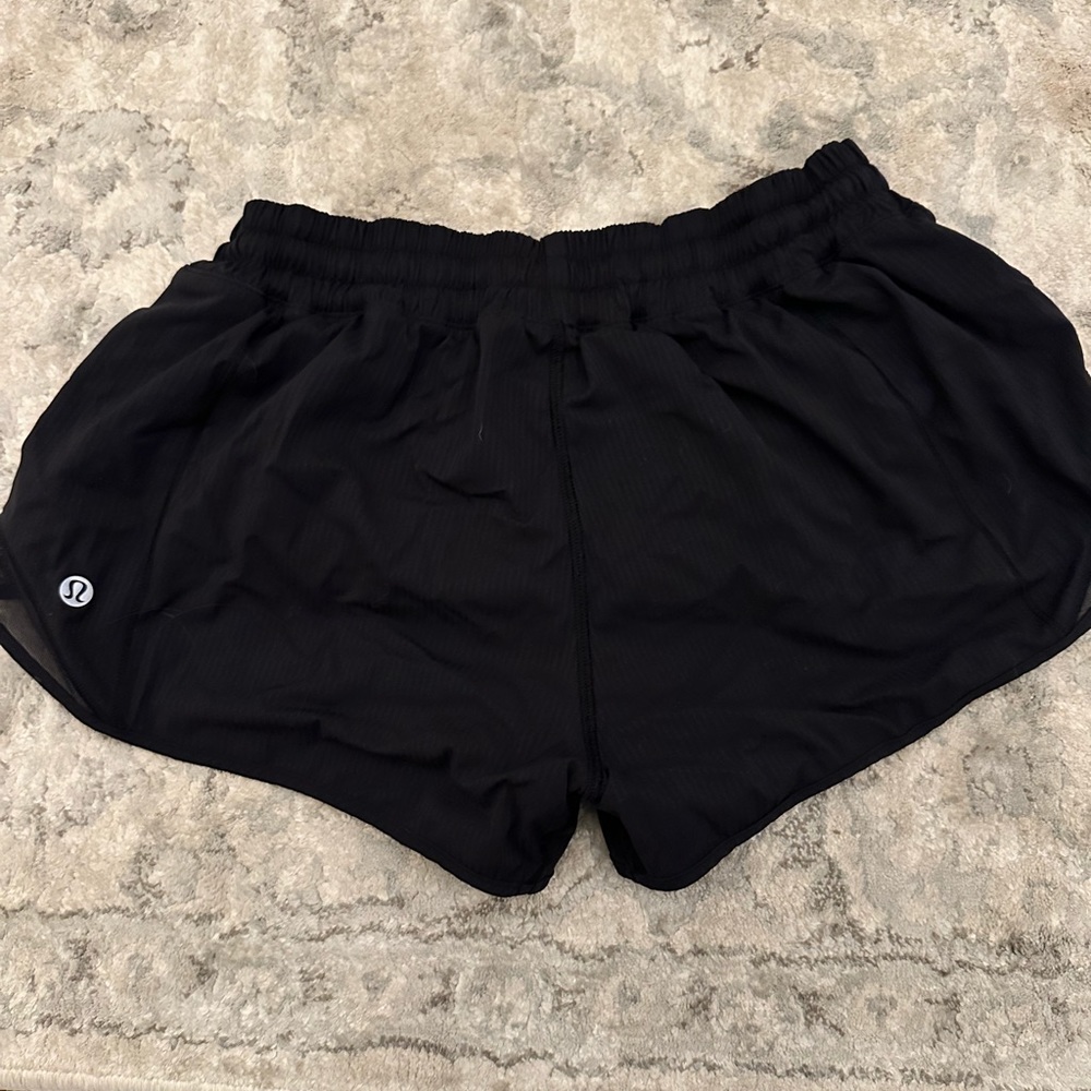 LULULEMON hotty hot low rise lined short 2.5”